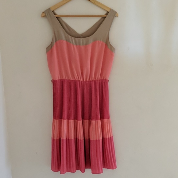 Dress - Picture 4 of 8